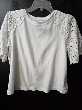 Chaps Med White Eyelet Sleeve Women’s Top